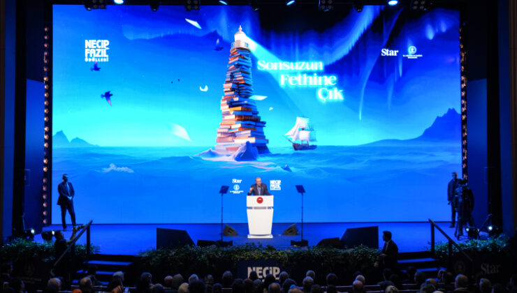 Cumhurbaşkanı Erdoğan: Türkiye kendisine zorla giydirilen elbiseyi yırtıp atıyor