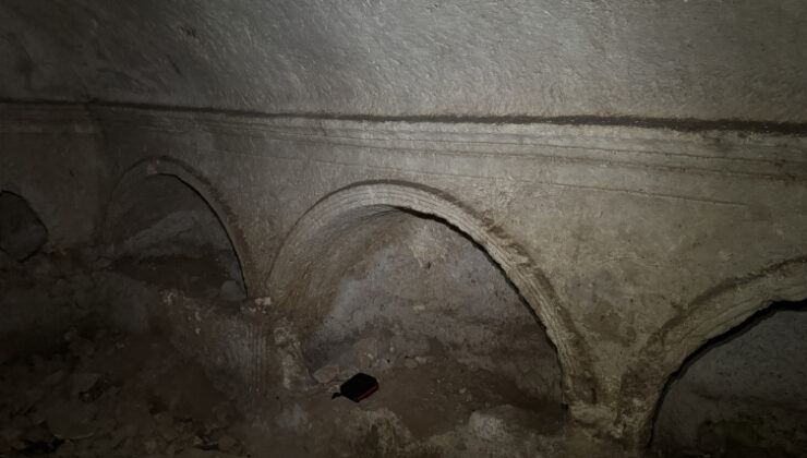 Adıyaman'da 1800 yıllık kubbeli mezar odası bulundu