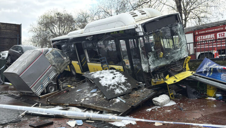 Kontrolünü kaybeden İETT sürücüsü otoparka daldı