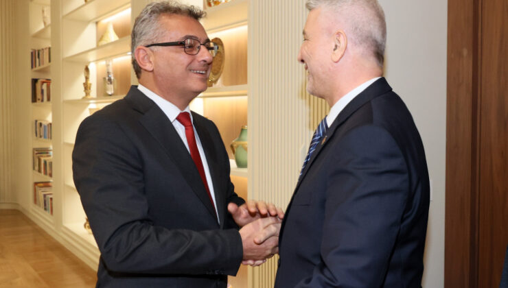 Ticaret Bakanı Bolat, KKTC’de Cumhurbaşkanı Tufan Erhürman ile bir araya geldi