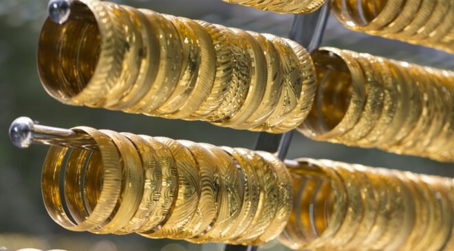 Altın fiyatı jeopolitik belirsizliklerle geri çekildi