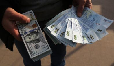 İran’da dolar, ulusal para birimi karşısında tarihi zirveye çıktı