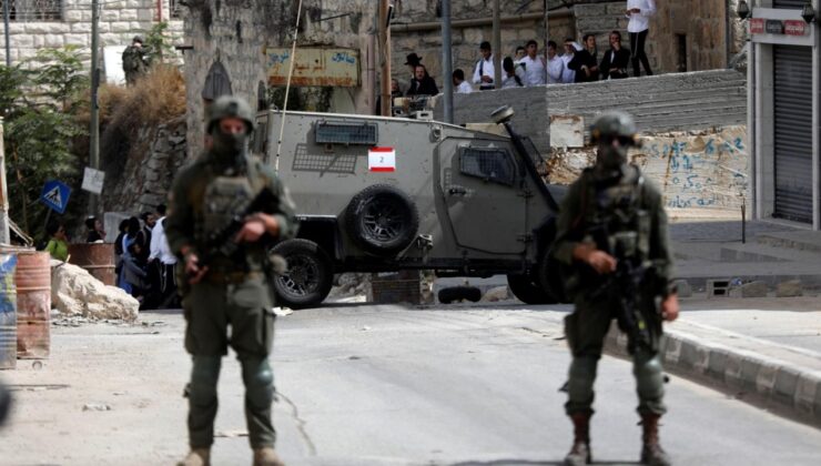 İşgalci İsrail ordusu 4 gün süren saldırıların ardından El Halil kentinin güneyinden çekildi