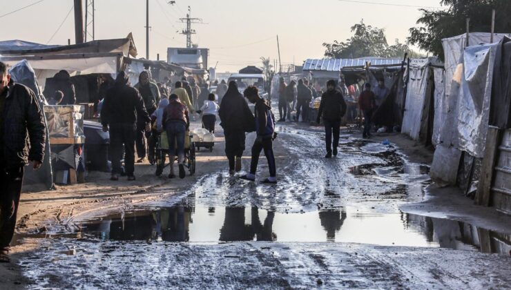 Gazze hükümeti: Gazzedeki 135 bin çadırdan 127 bini barınmaya elverişsiz hale geldi