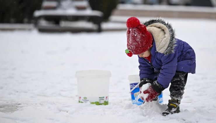 Başkentliler güne kar manzarasıyla uyandı