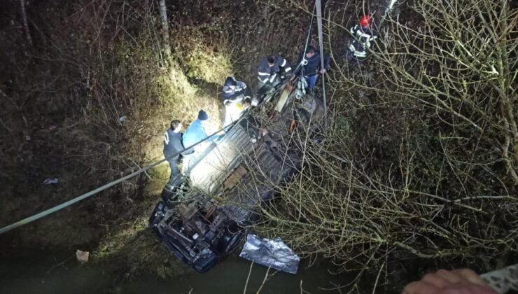 Kocaeli’de otomobil Sarısu Çayı’na düştü: Baba ve oğlu hayatını kaybetti