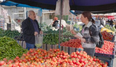 Diyarbakır’da Kürtçe fiyat etiketleri dağıtıldı