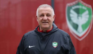 Sakarya atkısı ile poz veren Kaymakam Amida Haber’e konuştu