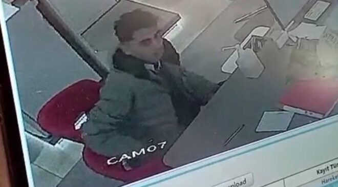 Başvuru için geldi, telefonu çalıp kaçtı – CNN TÜRK Son Haberler