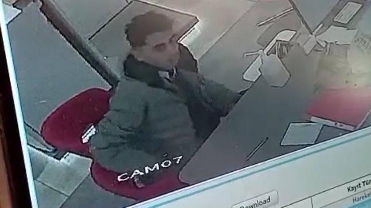 Başvuru için geldi, telefonu çalıp kaçtı – CNN TÜRK Son Haberler