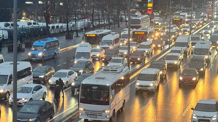 İstanbul'da trafik yoğunluğu yüzde 81'e kadar çıktı