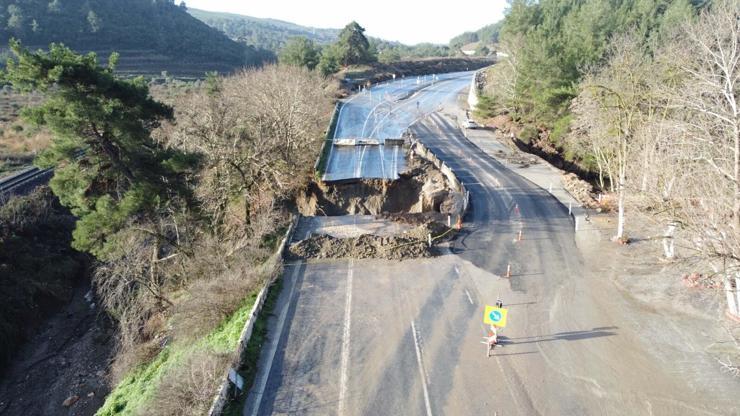 Aydın’da sağanak nedeniyle yol çöktü – CNN Türk Sondakika Haberler