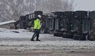 Bingöl’de doğalgaz taşıyan TIR devrildi! – CNN Türk Haberler Son Dakika