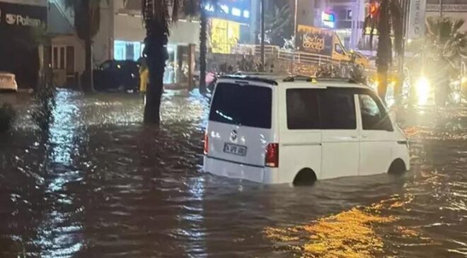 SON DAKİKA | Kuvvetli sağanak, yolları göle çevirdi! Bodrum ve Milas’ta okullar tatil etti – CNN Türk Haberler Son Dakika