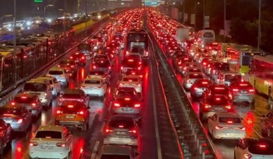 SON DAKİKA HABERİ: İstanbul’da trafik yoğunluğu yüzde 89’a çıktı – Son Dakika Haberleri CNN Türk