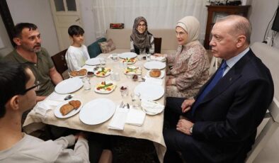 Cumhurbaşkanı Erdoğan, iftarda Kayacık ailesinin konuğu oldu