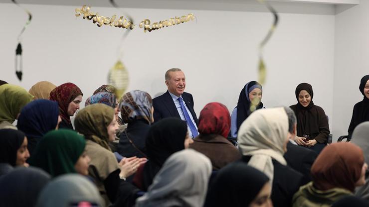 Cumhurbaşkanı Erdoğan'dan kız öğrenci yurduna ziyaret