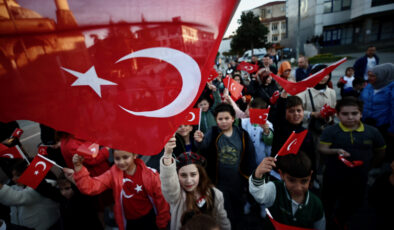 Okullarda 2. dönem ‘Bayrak Sevgisi’ temasıyla başlayacak