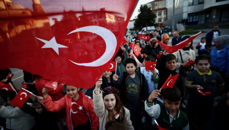 Okullarda 2. dönem ‘Bayrak Sevgisi’ temasıyla başlayacak