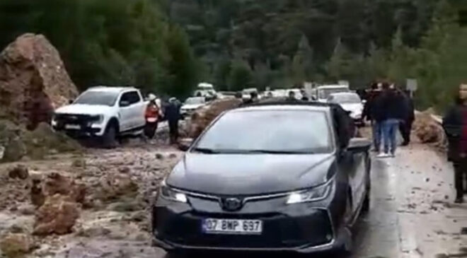 Isparta-Antalya kara yolunda heyelan