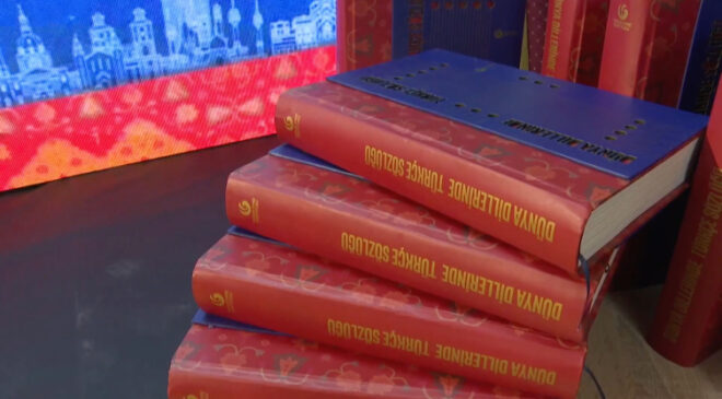 Bakan Ersoy, Dünya Dillerinde Türkçe sözlüğünü tanıttı