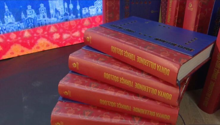 Bakan Ersoy, Dünya Dillerinde Türkçe sözlüğünü tanıttı