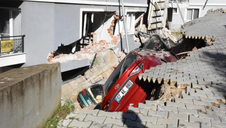 İzmir'de istinat duvarı çöktü: 2 bina ve 6 araç hasar gördü