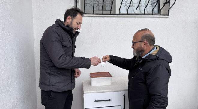 Türbedarlık geleneği tuz ikramıyla devam ediyor