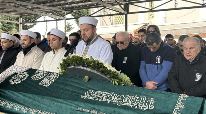 Türk halk müziği sanatçısı Seha Okuş, son yolculuğuna uğurlandı