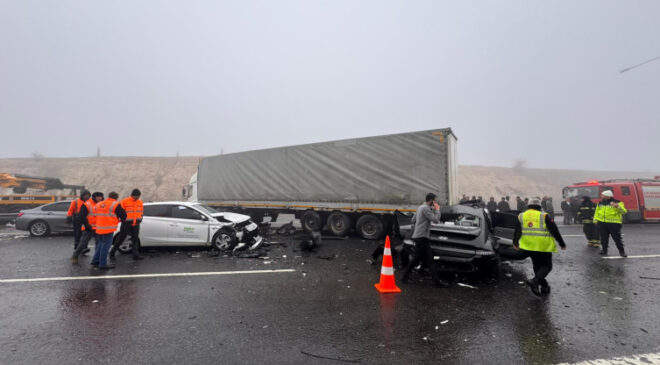 Otoyol savaş alanına döndü: 2 ölü, 11 yaralı