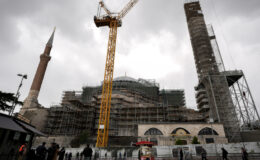 Bakan Ersoy: Ayasofya'da süreç devam ediyor, Sultanahmet'te çalışmalar tamamlandı