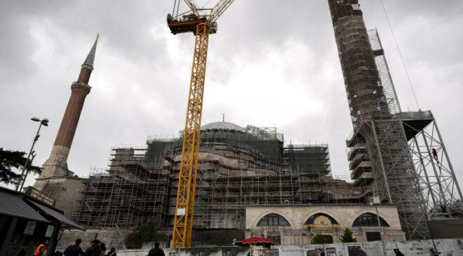 Bakan Ersoy: Ayasofya'da süreç devam ediyor, Sultanahmet'te çalışmalar tamamlandı