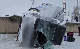 Yolcu otobüsü araziye devrildi: 16 yaralı