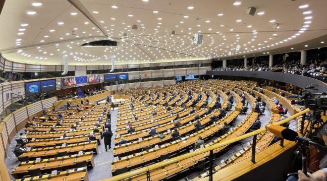 Avrupa Parlamentosu, Tahran yönetimini kınadı