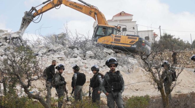 İsrail ordusu, Batı Şeria’nın güneyinde 200 asma ağacını söktü