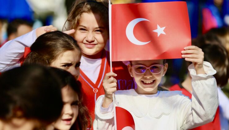 Öğrenciler ikinci döneme Bayrak Sevgisi ile başlayacak