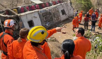 Brezilya’da otobüsün devrilmesi sonucu 16 kişi hayatını kaybetti