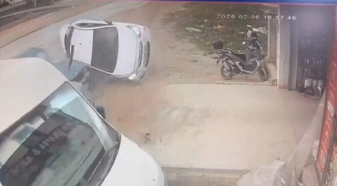 14 yaşındaki ehliyetsiz sürücü park halindeki araçlara çarptı: 8 yaralı