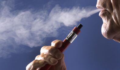 İngiltere’de özel araçlarda sigara yasağı hazırlığı