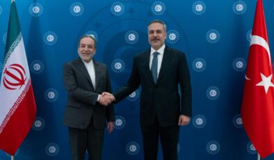 Dışişleri Bakanı Fidan, İranlı mevkidaşı Arakçi ile görüştü