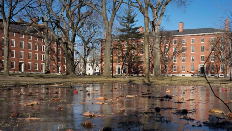 ABD’de federal hükümet, öğrenci kabul süreçlerindeki verileri paylaşmadığı gerekçesiyle Harvard’a dava açtı