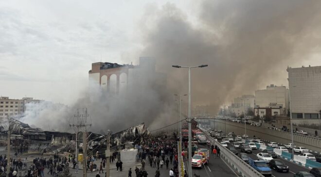 Tahran’daki bir çarşıda yangın çıktı