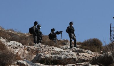 Katil İsrail ordusu Batı Şeria’da haber takibi yapan Al Jazeera ekibine ateş açtı