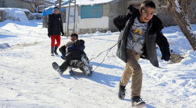 Bazı illerde eğitime kar engeli