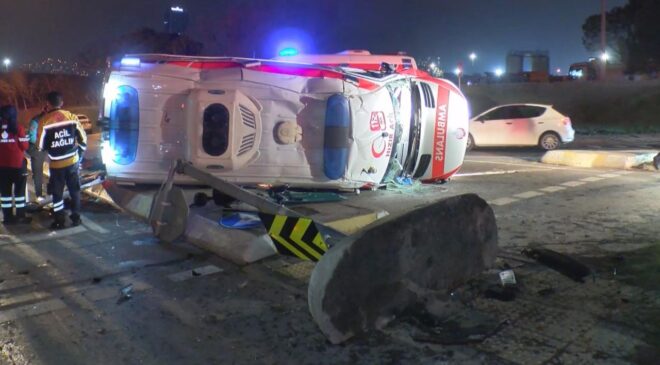 İstanbul'da ambulansla otomobil çarpıştı: 3 yaralı