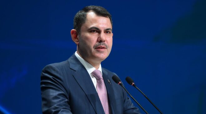 Bakan Kurum: Özgür Özel, 11 ilde tek bir çivi çakmayan partinin genel başkanı oldu