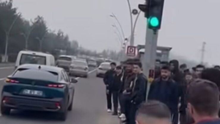 Dicle’de duraklar tıklım tıklım: Öğrenciler çare bekliyor