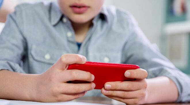 İnternet kullanımı filtrelenmeyen çocuklar suça yönelebiliyor