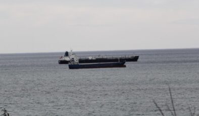 Yük gemileri Sinop’un doğal limanına demirledi