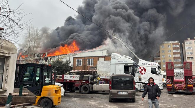 Ataşehir’de iş yeri yangını